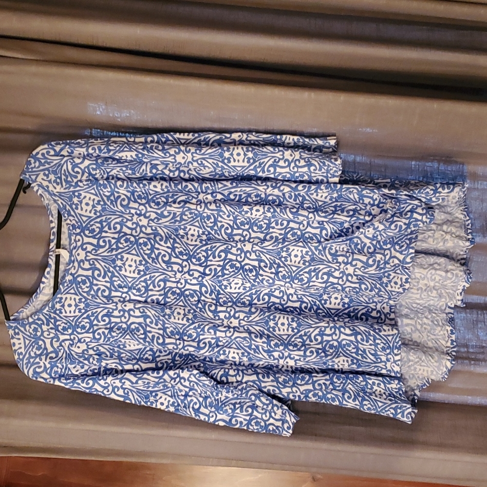 Lulu-B blue and white design top